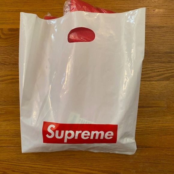 Supreme Tonal Repeat BEACH TOWEL ~brand new in sealed packaging - Picture 3 of 10